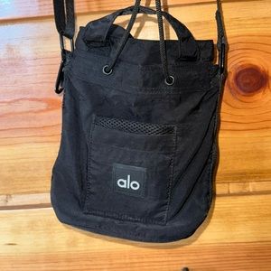 Alo yoga crossbody bucket bag
